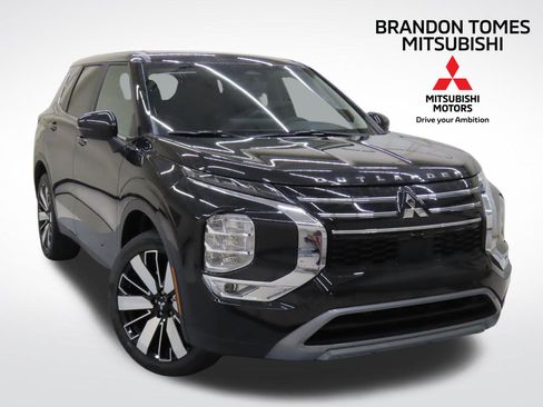 New 2025 Mitsubishi Outlander SE image 1