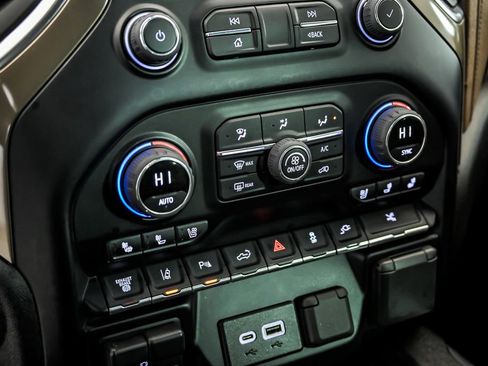 Used 2023 Chevrolet Silverado 3500 High Country image 25