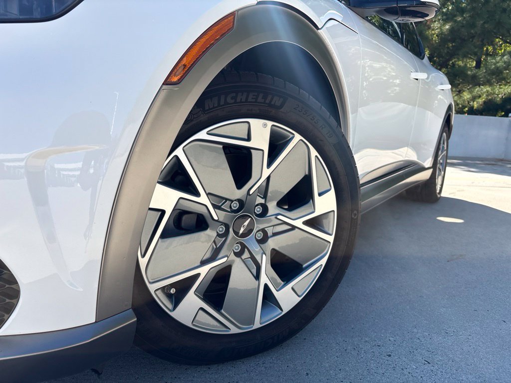 Used 2025 Genesis GV60 RWD image 5