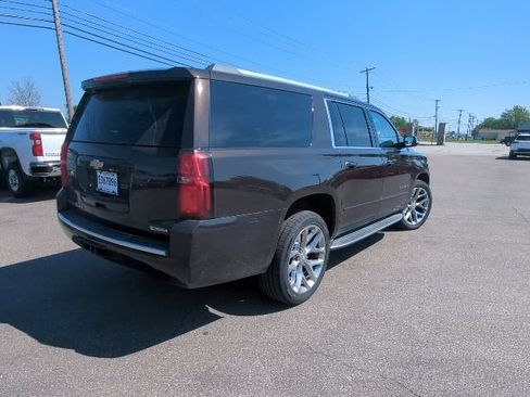 Used 2018 Chevrolet Suburban Premier AWD/4WD image 30