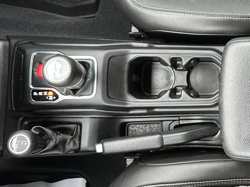 Used 2021 Jeep Wrangler Unlimited Sport image 31