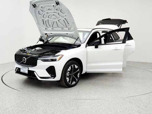 New 2026 Volvo XC60 B5 Plus w/ Climate Package image 9
