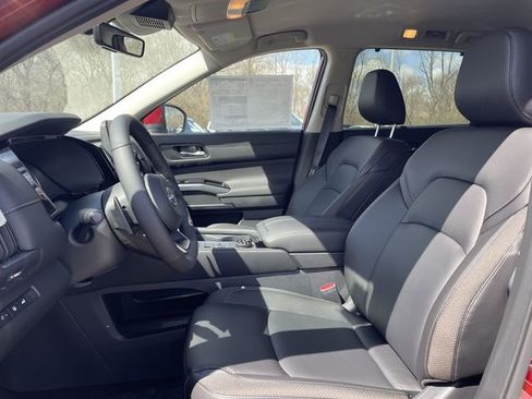 Certified 2025 Nissan Pathfinder SL image 24