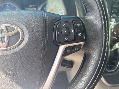 Used 2020 Toyota Sienna XLE w/ XLE Navigation Package image 17
