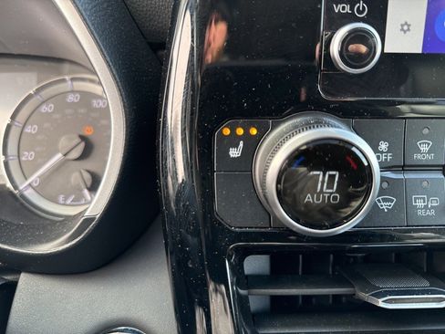 Used 2023 Toyota Highlander XLE image 14