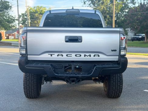 Used 2018 Toyota Tacoma SR5 RWD image 5