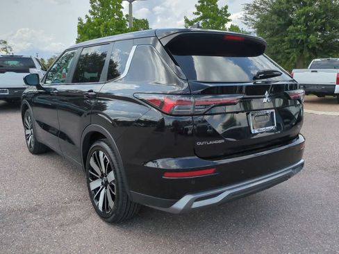 Used 2025 Mitsubishi Outlander SE AWD/4WD image 4