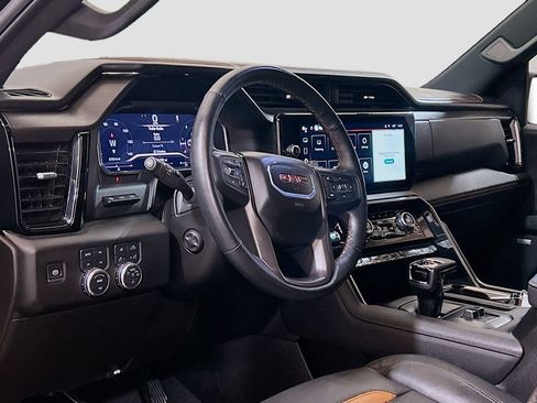 Used 2025 GMC Sierra 1500 AT4 w/ AT4 Premium Package AWD/4WD image 7