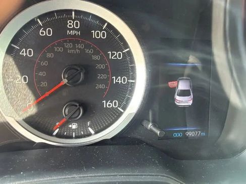 Used 2021 Toyota Corolla SE FWD image 3