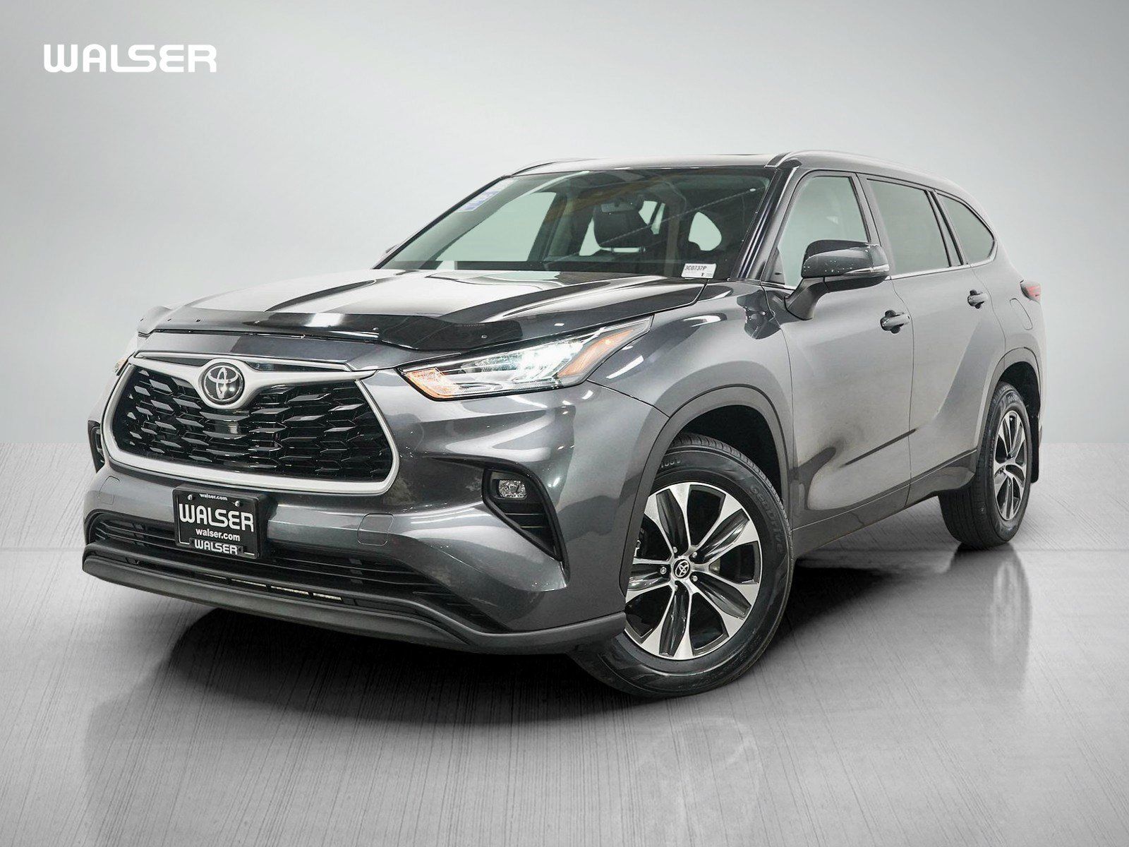 Used 2020 Toyota Highlander XLE AWD/4WD image 1