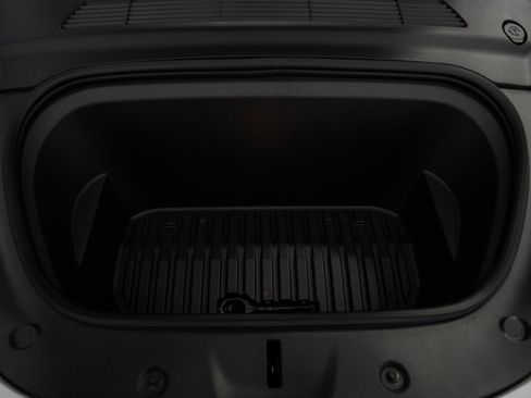 Used 2022 Tesla Model Y Long Range image 53