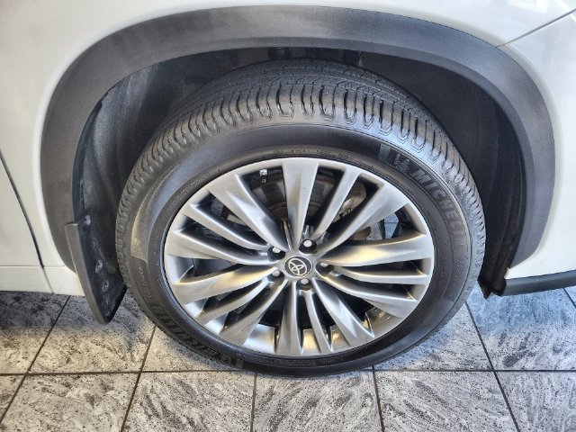 Used 2021 Toyota Highlander Platinum AWD/4WD image 10