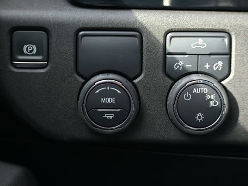 Used 2025 Chevrolet Silverado 1500 LT w/ Max Trailering Package image 24