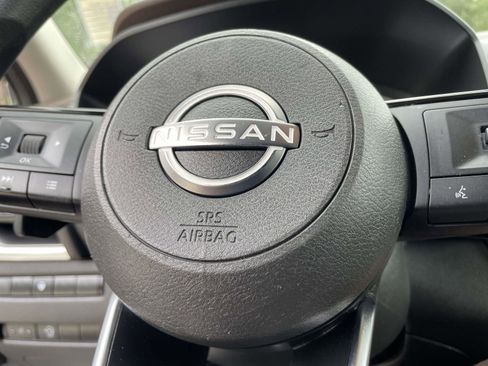 Used 2023 Nissan Rogue SV FWD image 18