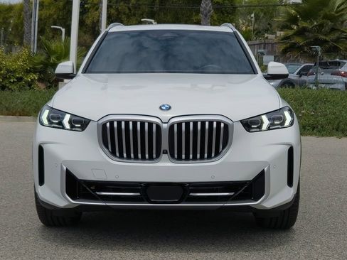 Certified 2024 BMW X5 xDrive40i w/ Premium Package AWD/4WD image 3