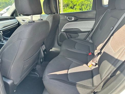 Used 2024 Jeep Compass Sport image 5