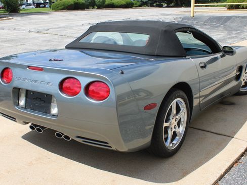Used 2004 Chevrolet Corvette Convertible w/ Preferred Equipment Group RWD image 2