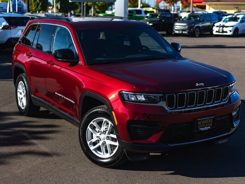 New 2025 Jeep Grand Cherokee 4WD image 2