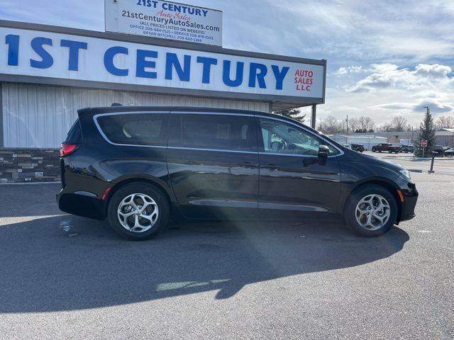 Used 2024 Chrysler Pacifica Limited FWD image 20