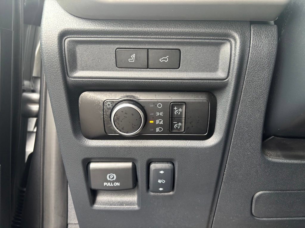 Used 2024 Ford Expedition XLT AWD/4WD image 36
