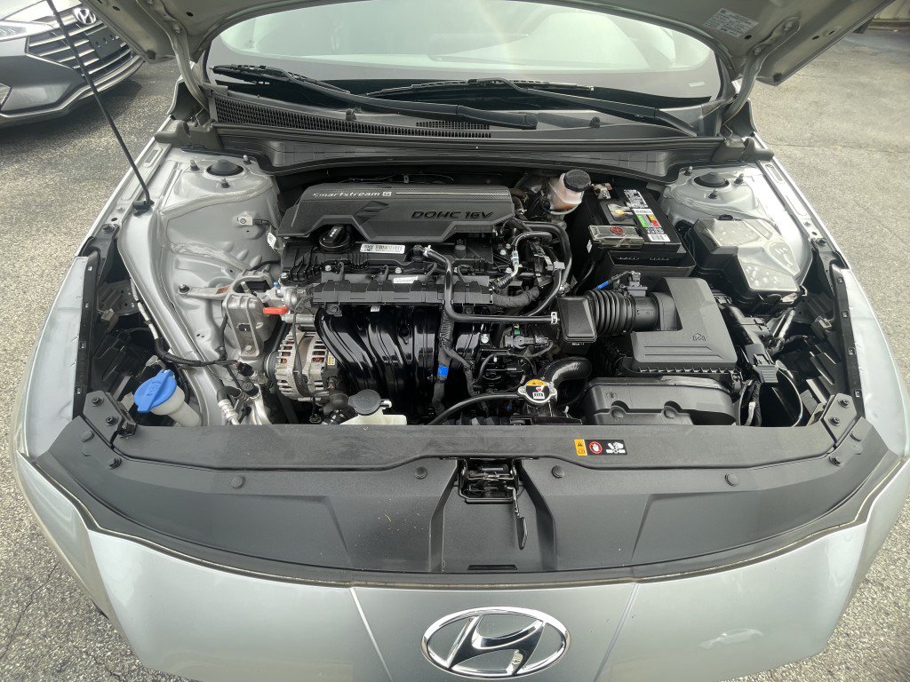 Used 2021 Hyundai Elantra SE FWD image 14