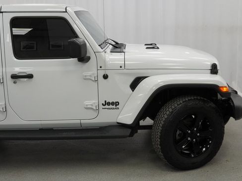 Certified 2022 Jeep Wrangler Unlimited Sahara image 11