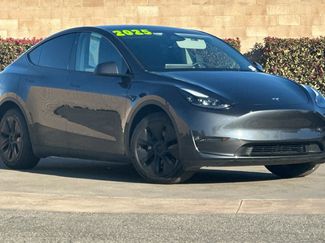 Used 2025 Tesla Model Y Long Range video 2