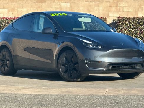 Used 2025 Tesla Model Y Long Range image 2
