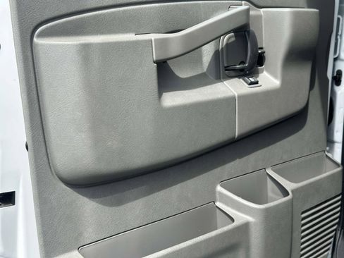 New 2025 Chevrolet Express 4500 17Ft Box w/ Power Convenience Package image 9