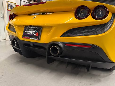 Used 2021 Ferrari F8 Tributo image 20