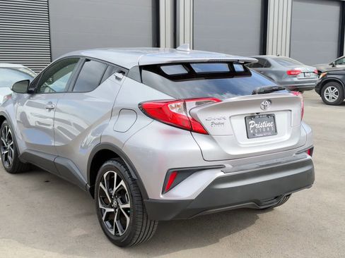 Used 2019 Toyota C-HR XLE FWD image 5