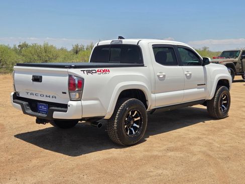 Used 2020 Toyota Tacoma TRD Sport w/ TRD Premium Sport Package AWD/4WD image 6