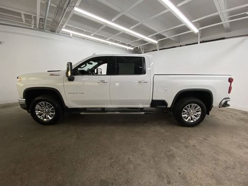 Used 2021 Chevrolet Silverado 2500 LTZ w/ LTZ Convenience Package image 3