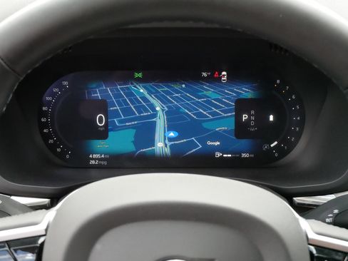 Used 2025 Volvo XC60 B5 Plus AWD/4WD image 21