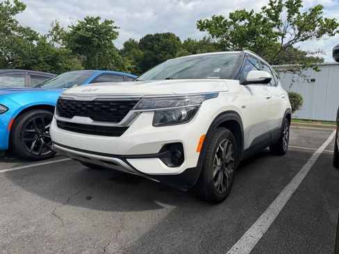 Certified 2023 Kia Seltos EX AWD/4WD image 3