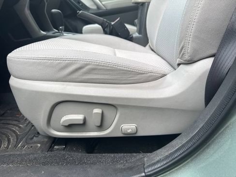 Used 2016 Subaru Forester 2.5i Premium w/ All-Weather Package AWD/4WD image 9