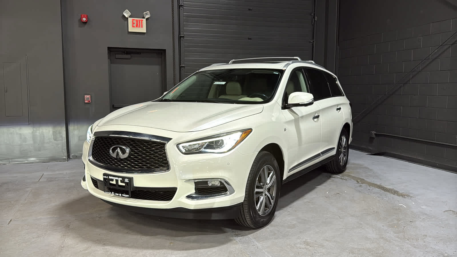 Used 2020 INFINITI QX60 Luxe w/ Essential Package AWD/4WD image 3