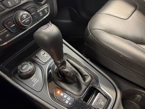 Used 2019 Jeep Cherokee Limited AWD/4WD image 26