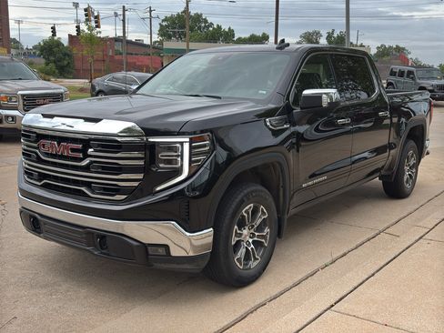 Used 2025 GMC Sierra 1500 SLT AWD/4WD image 4
