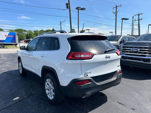 Used 2016 Jeep Cherokee Latitude w/ Cold Weather Group AWD/4WD image 12