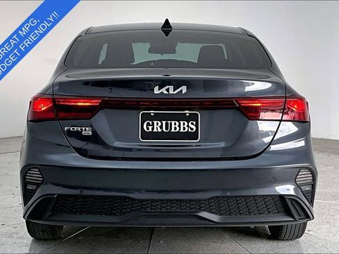 Used 2023 Kia Forte LX image 7