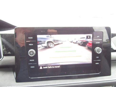 New 2025 Volkswagen Taos SE image 24