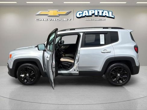 Used 2015 Jeep Renegade Latitude FWD image 13