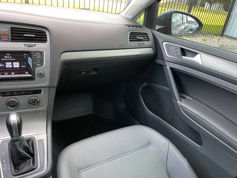 Used 2015 Volkswagen Golf S FWD image 25