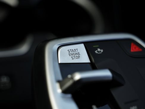 Used 2025 BMW X1 xDrive28i w/ Technology Package image 38