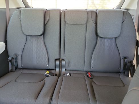 Used 2023 Kia Carnival LX FWD image 17