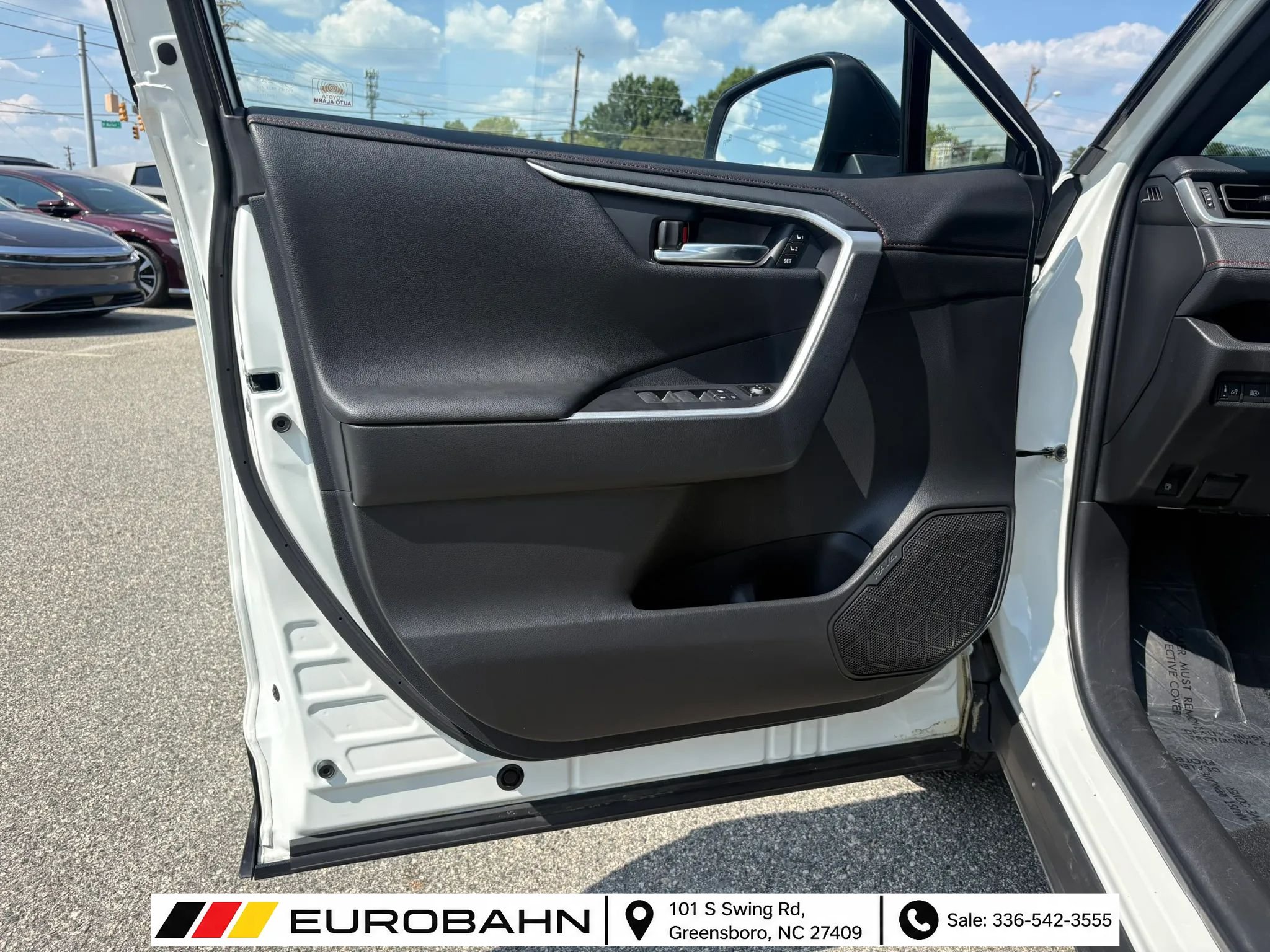 Used 2022 Toyota RAV4 XSE w/ Premium Package AWD/4WD image 9