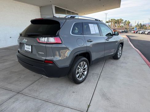 Used 2021 Jeep Cherokee Latitude Lux w/ Comfort/Convenience Group image 3