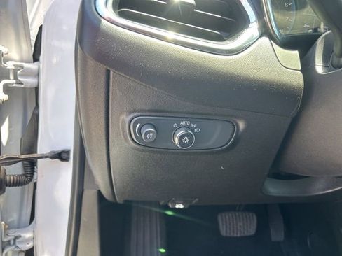 Used 2019 Chevrolet Equinox LS FWD image 15