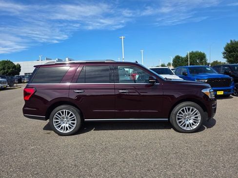 Used 2024 Ford Expedition Limited AWD/4WD image 7